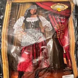Pirate wench Halloween costume
